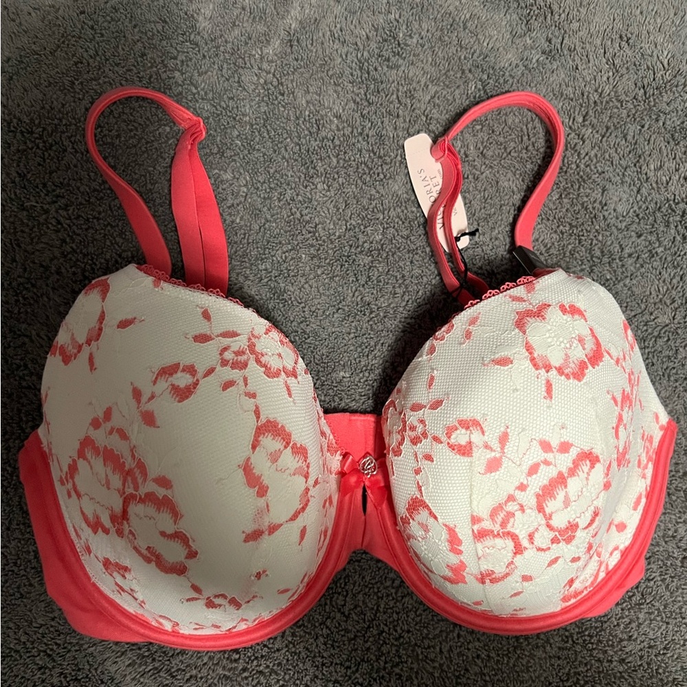 COPY - NWT, 34DD, Body by Victoria, Lined Perfect Coverage bra, adjustable stra…